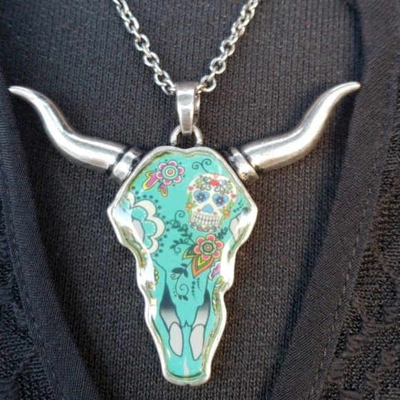 🐃Southwestern Inspired Cow Skull Necklace - Picture 2 of 6